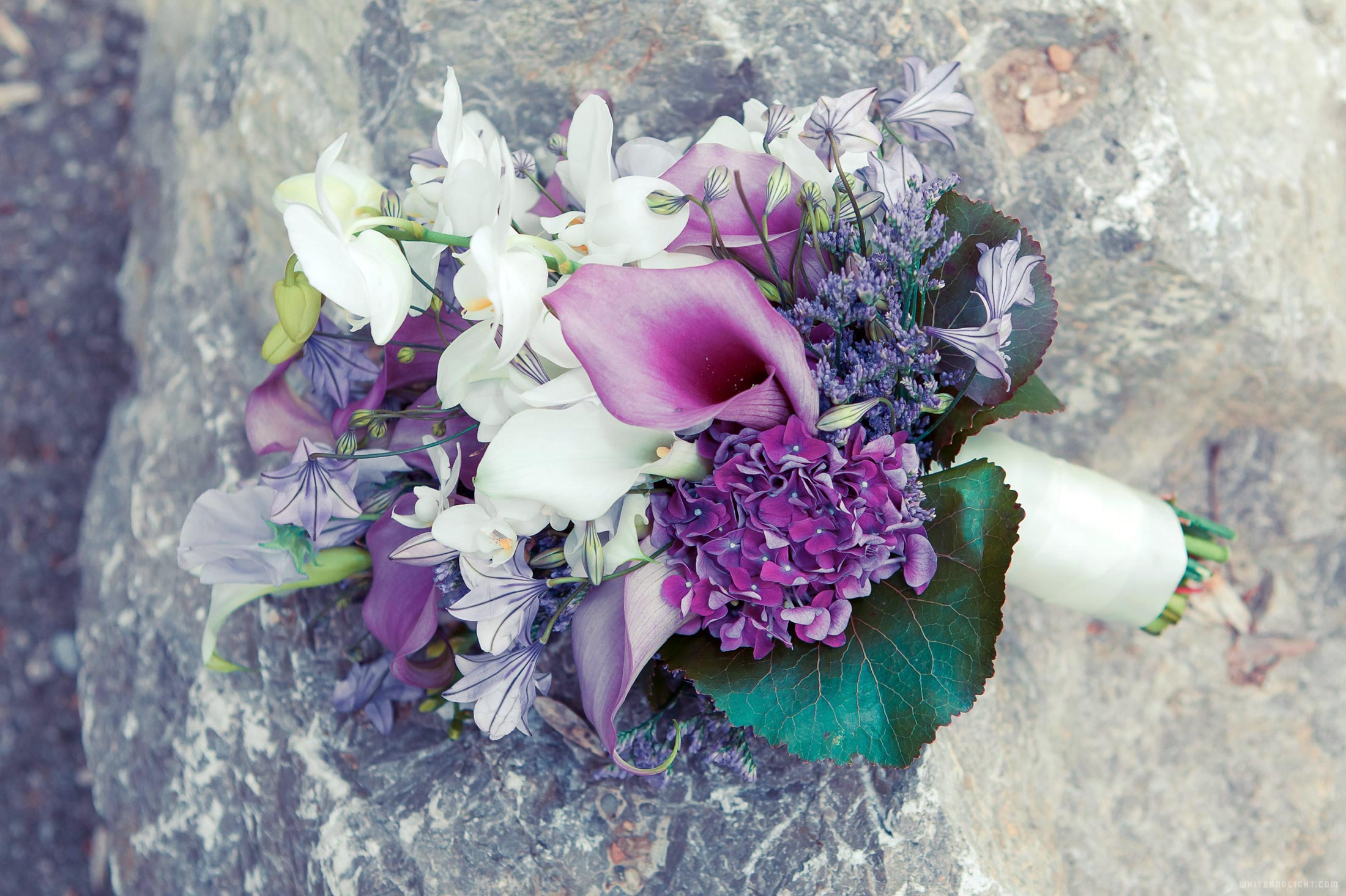 wedding bouquet and boutonniere set